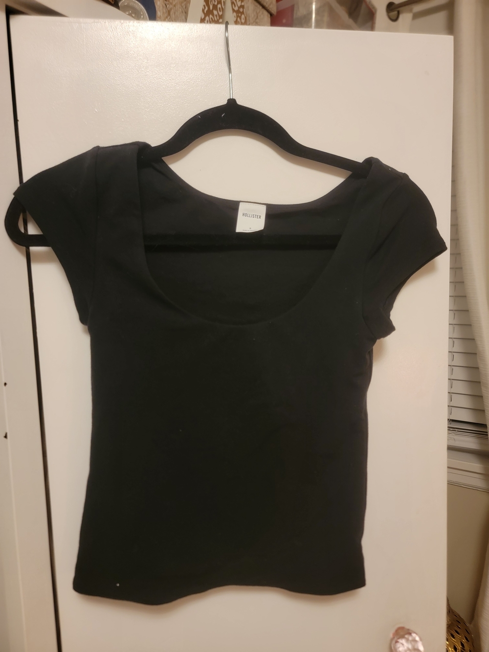 Hollister Women's Black Scoop Neck Cap Sleeve Top